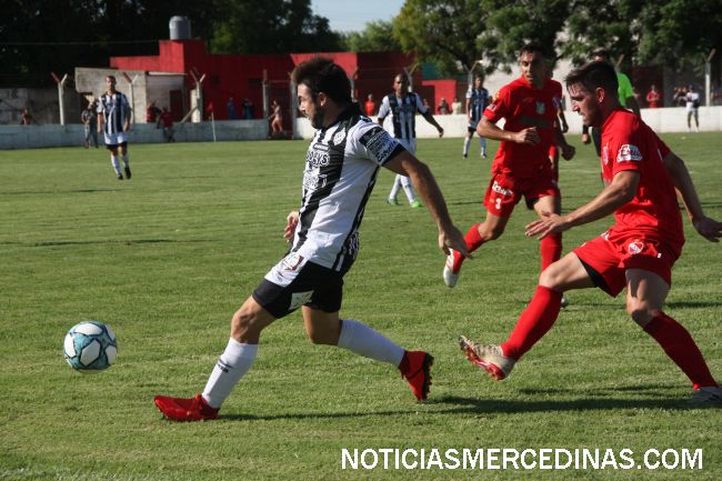 Fútbol
Club Mercedes e Independiente repitieron resultado, un punto que le sirve más al ‘rojo’