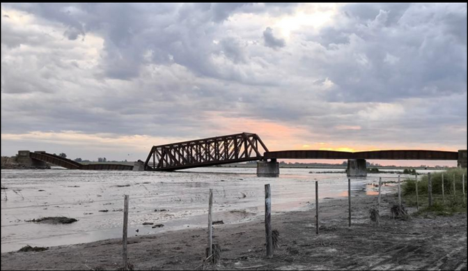 Se derrumbó un puente ferroviario en Chivilcoy y alertan por otro en la Ruta 5