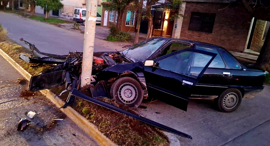 En el mes se registraron varios choques de automovilistas contra columnas de alumbrado público.