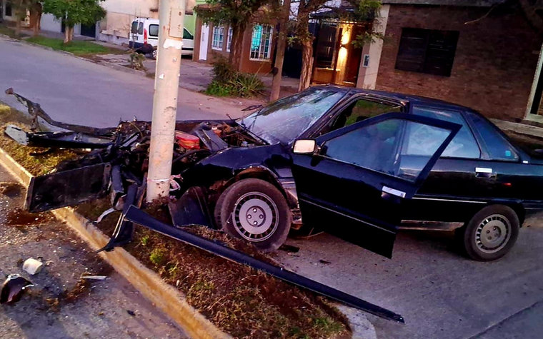 En el mes se registraron varios choques de automovilistas contra columnas de alumbrado público.