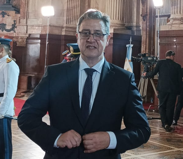 “Hay muchos curros que se desmontan con el DNU y entonces saltan los perjudicados de la clase política”