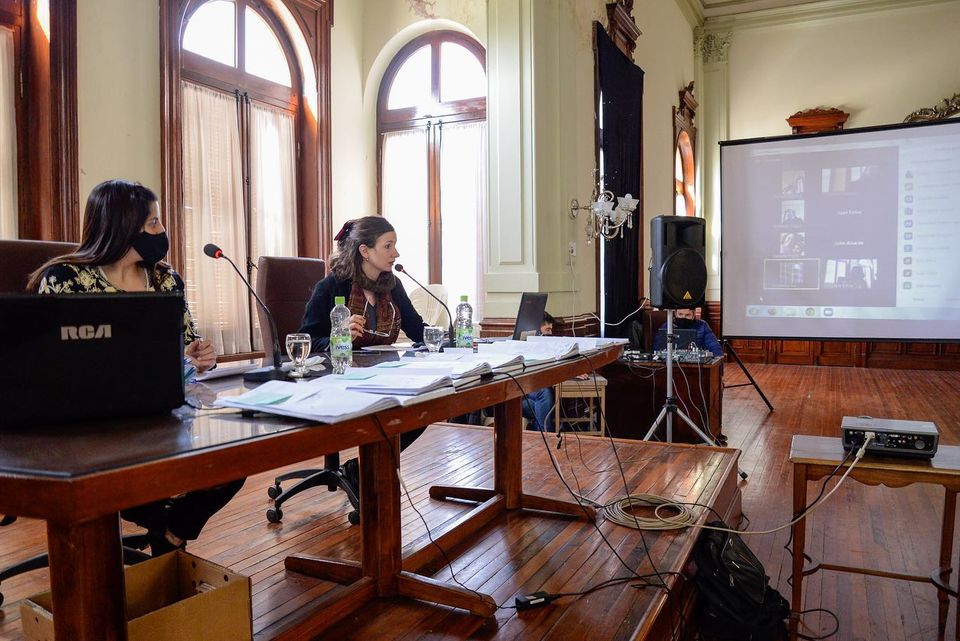 Carla Tomasini
“Volvemos a sesionar en el Concejo Deliberante a través del sistema dual que ya hemos