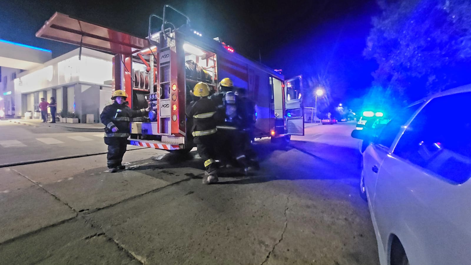 Barrio Federación: incendio de una moto que podría ser intencional y herido de arma blanca, todo a pocos metros