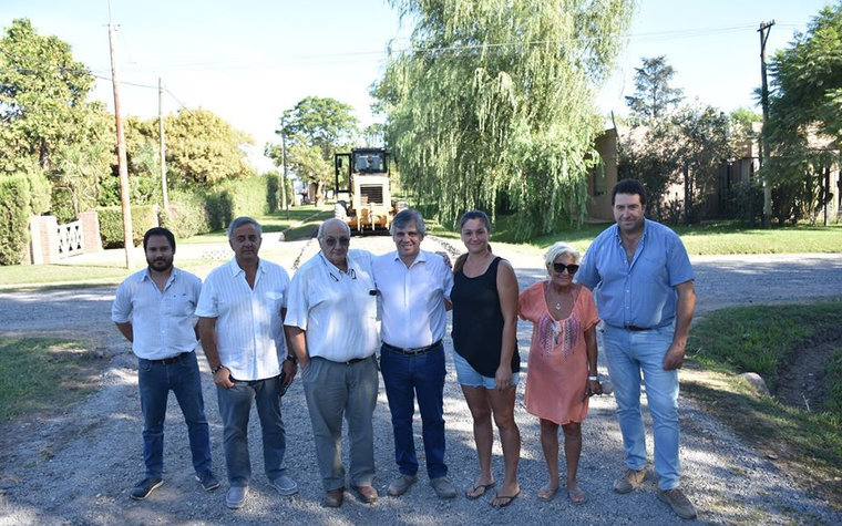 Obras Públicas 
Continúa el programa de mejorado de calles con piedra caliza: se sumaron nuevas doce