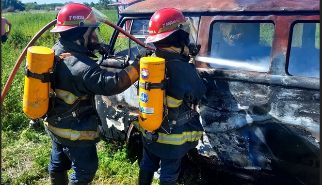 Continúan los incendios de automóviles en Chivilcoy: tres salidas para los Bomberos con pocas horas de diferencia.