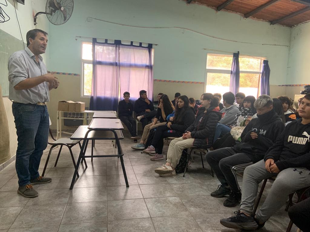 La gente que no formaliza a sus trabajadores les cuesta observar la importancia del entramado social