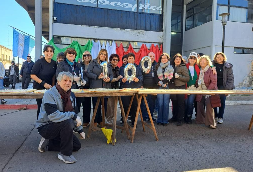 Chivilcoy celebró las raíces italianas con 100 metros de pizza frente a la Terminal