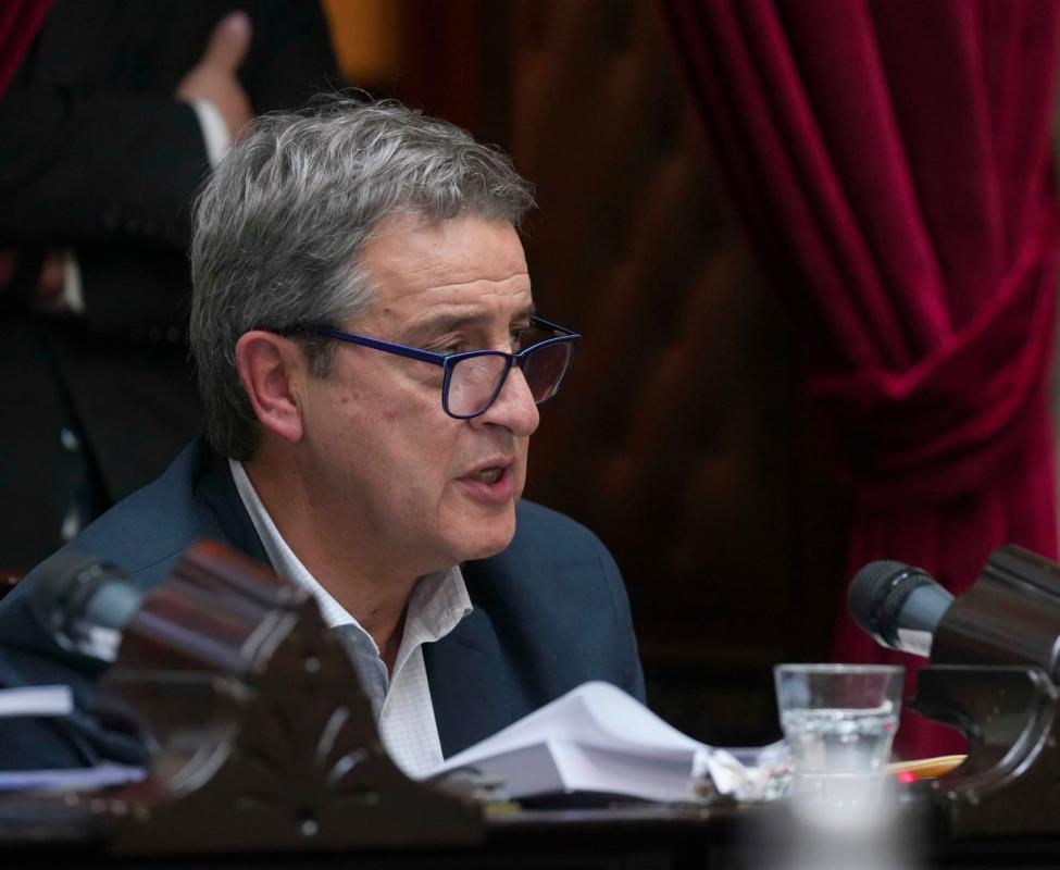 “Realmente nos parece muy indignante tener a ex funcionarios o viudas de ex funcionarios cobrando $10 millones cuando los jubilados de la mínima perciben $300 mil y les cuesta llegar a fin de mes”