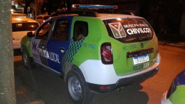 Inician una causa por abuso sexual 
Anoche, vecinos se manifestaron en la casa de quien apuntan como