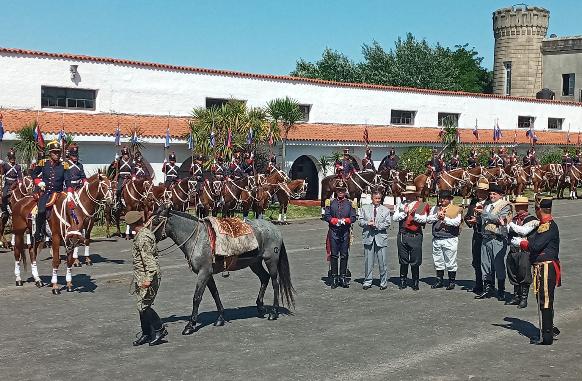 Realmente muy satisfecho de poder estrechar lazos con el Uruguay.
