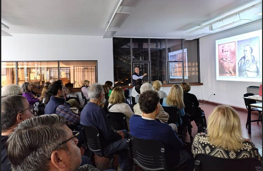 “Fue difícil encontrar a una mujer que hablara sobre su experiencia en un estudio fotográfico, pero lo encontramos en Juana Manso y fue el caso que contamos en la Biblioteca”