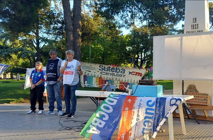 “Es muy importante revalorizar la parte pública de la educación y por eso no solamente se decidió hacer solamente un reclamo si no salir a la calle a mostrar lo que se hace dentro de las escuelas”