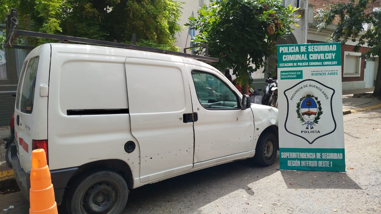 Tras tomar conocimiento de la sustracción de ruedas a automóviles en Chivilcoy, alertado el Centro de Monitoreo, la Policía logró detener al autor