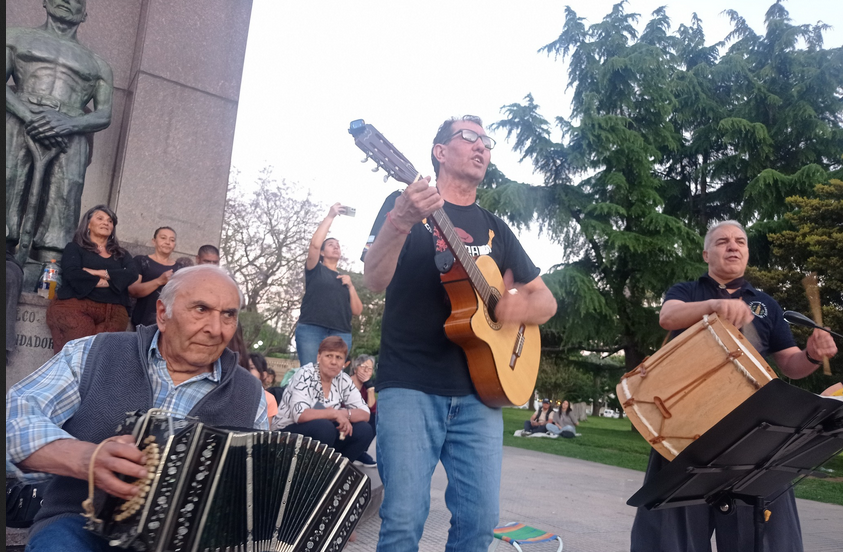 Una celebración espontánea en la Plaza 25 de Mayo que buscará la manera de quedar institucionalizada cada 10 de noviembre