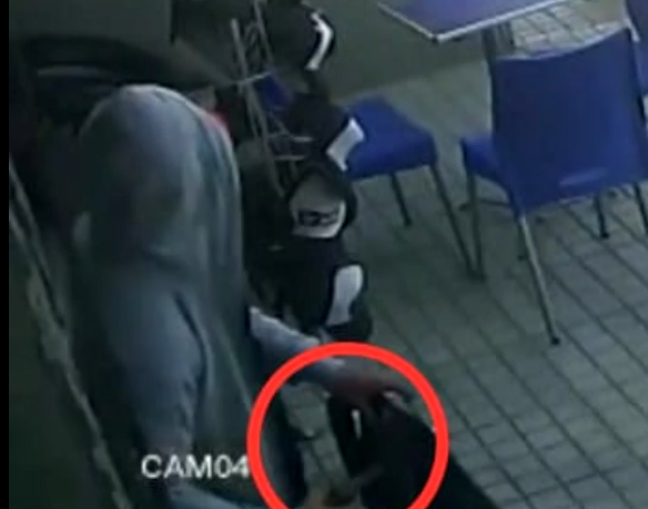 Un delincuente ingresó a un autoservicio, amedrentó a las empleadas y sustrajo dinero en efectivo