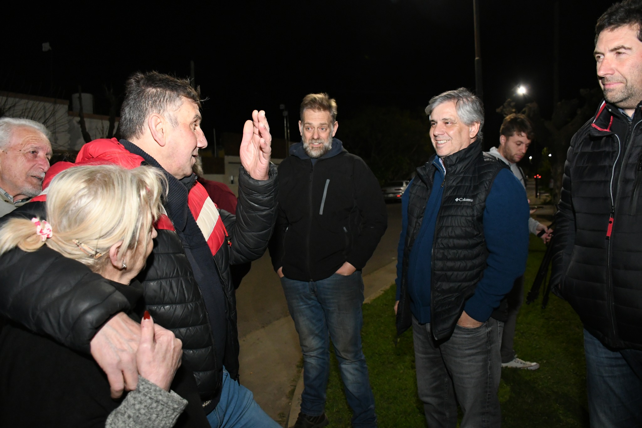 Nueva iluminación LED colocada en el cuadrante entre las avenidas B. de Irigoyen hasta De Tomaso