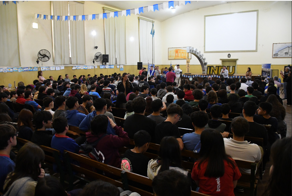 “La educación técnica asegura un buen futuro a los estudiantes y también fortalece a las empresas, a la ciudad y al país”, destacó el director, Rubén Cruz