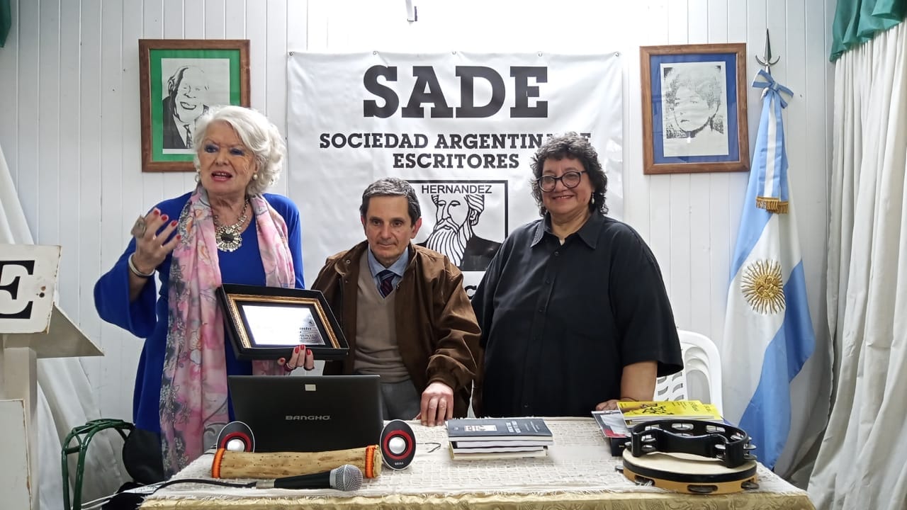 “Es un valioso estimulo, un apoyo, una expresión generosa que a uno lo impulsa a seguir trabajando”