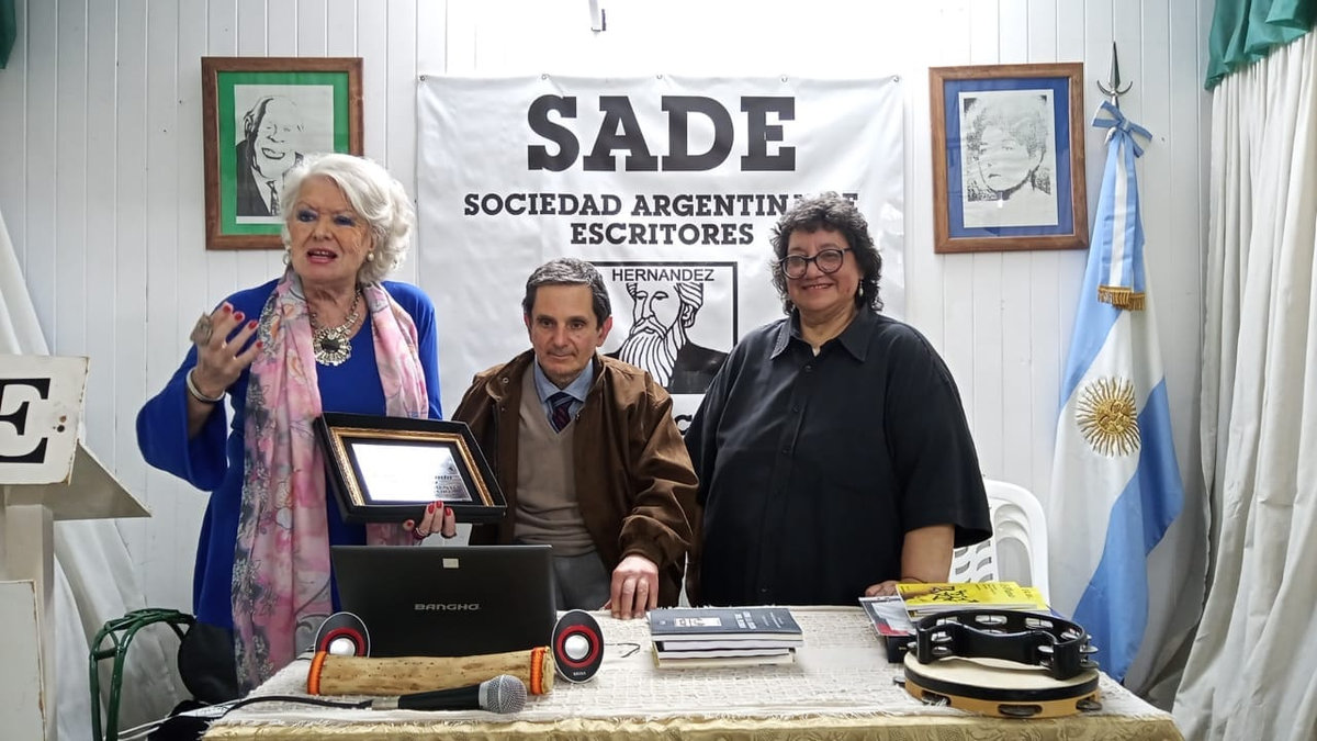 “Es un valioso estimulo, un apoyo, una expresión generosa que a uno lo impulsa a seguir trabajando”