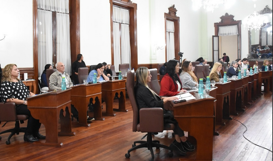 Expedientes relacionados a la prevención del suicidio, las cámaras de seguridad financiadas por vecinos, pedido de informe sobre Capacitación y Becas Laborales
