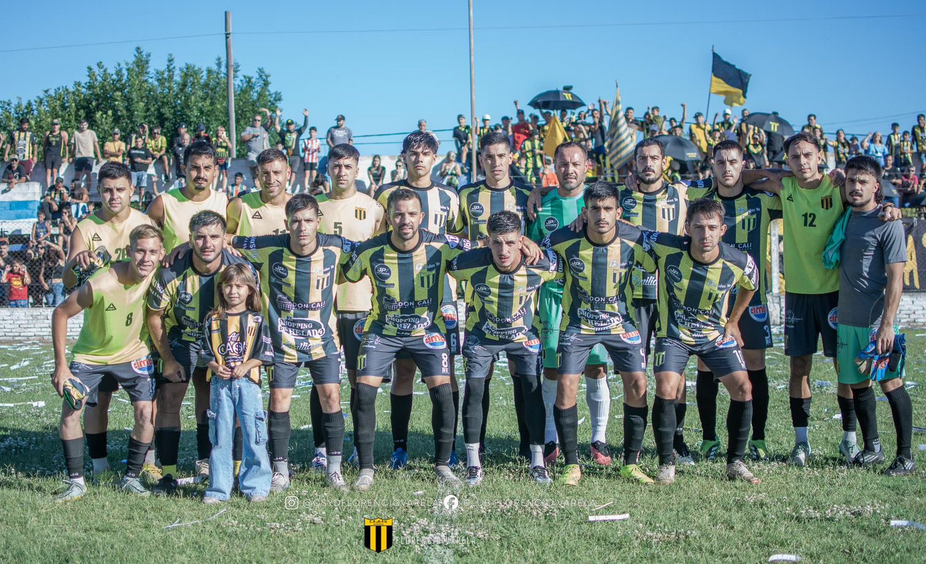 Florencio Varela pegó primero, pegó dos veces y arrancó ganando de visitante