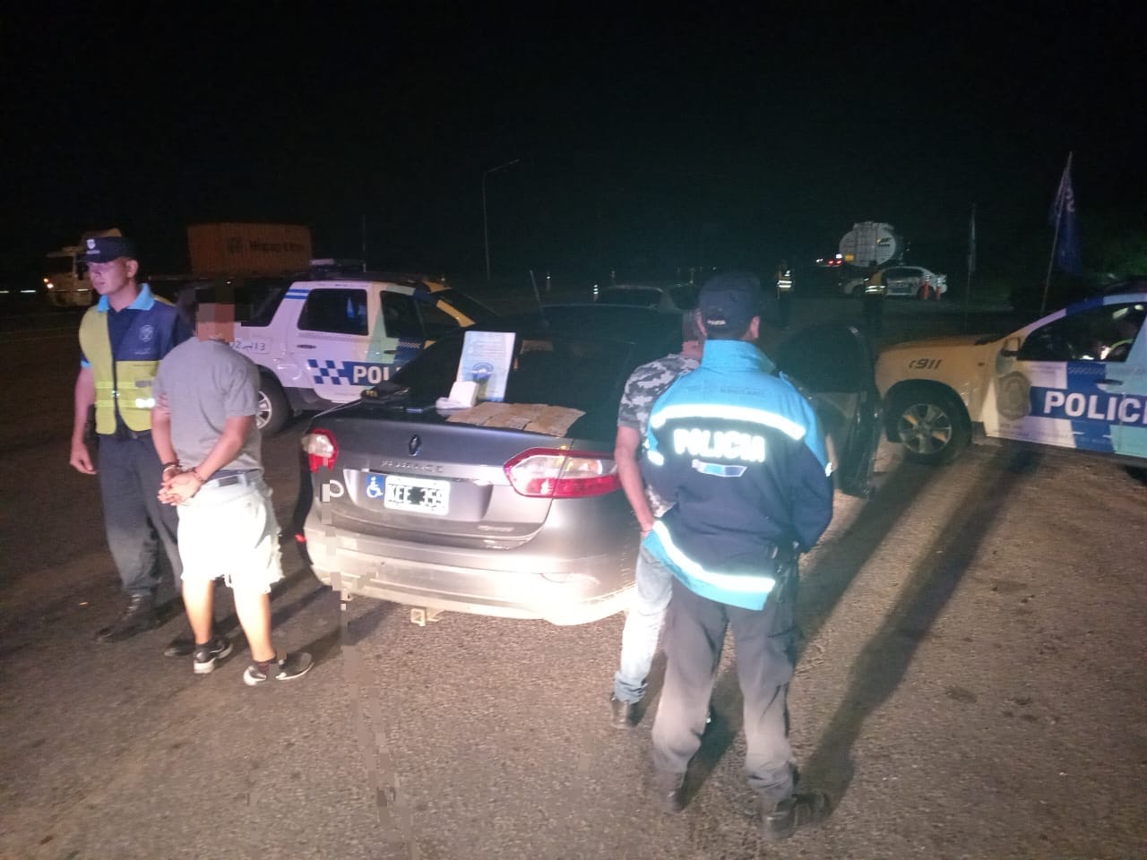 A partir de los operativos de interceptación vehicular, varias personas fueron aprehendidas por tenencia de estupefacientes.