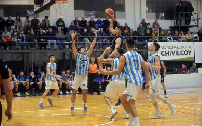 Racing de Chivilcoy por un nuevo triunfo ante su homónimo de Avellaneda para avanzar a la final de Conferencia.