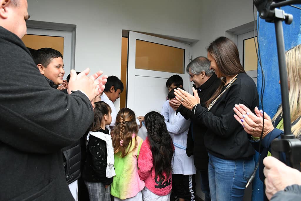 Inauguración de la obra de nuevos sanitarios y se hizo entrega de una ayuda económica