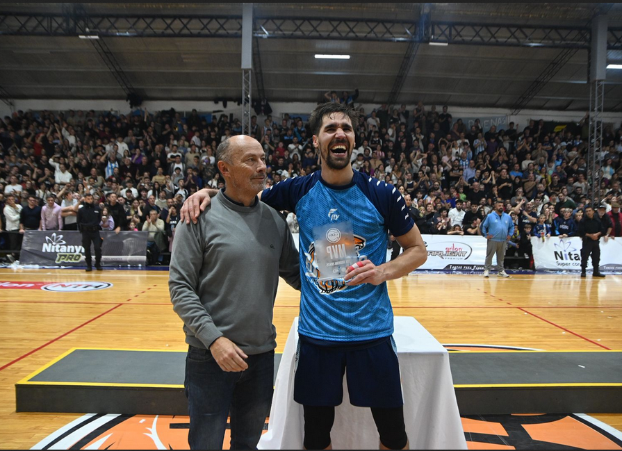 “Es la gloria, estoy muy feliz y muy orgulloso del equipo. Tremenda final había que jugar para ganar este partido”