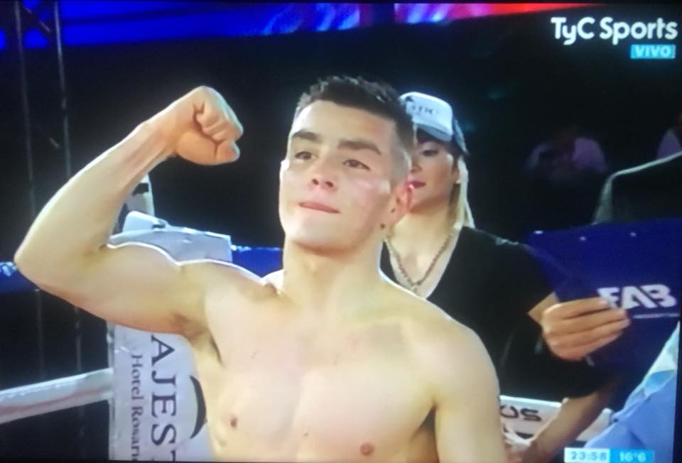 Boxeo
Otro KO para ‘Patito’ Gardella y fue Acosta quien lo padeció