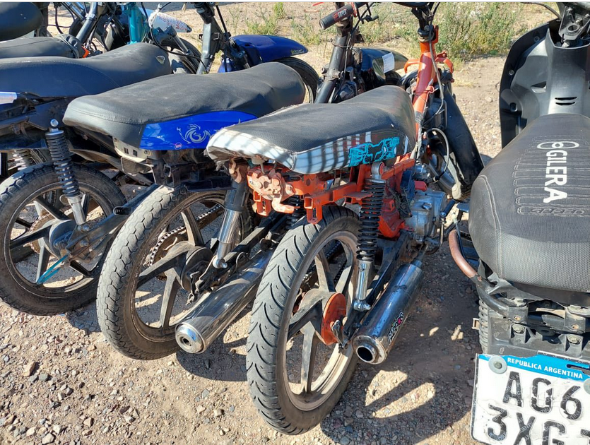 Maniobras peligrosas en la vía pública, circular con caño de escape libre y conducidas por menores de edad, las infracciones más frecuentes en las motos secuestradas
