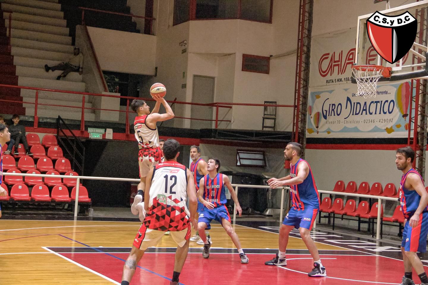 Básquet: Colón festejó en el clásico frente a San Lorenzo para mantener liderazgo e invicto