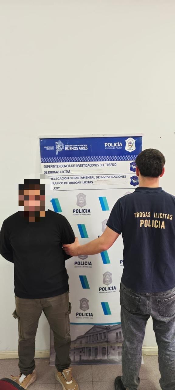 Secuestraron drogas y un arma en un allanamiento: hay un hombre detenido