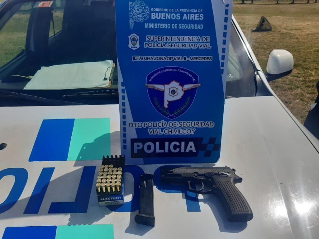 Fue detenido por portación de arma de fuego apta para el disparo