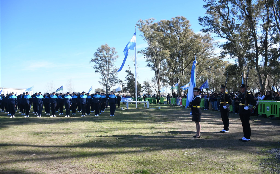 En la Plaza de Armas de la institución: Jura a la Bandera de los cadetes de la Escuela ‘Juan Vucetich’