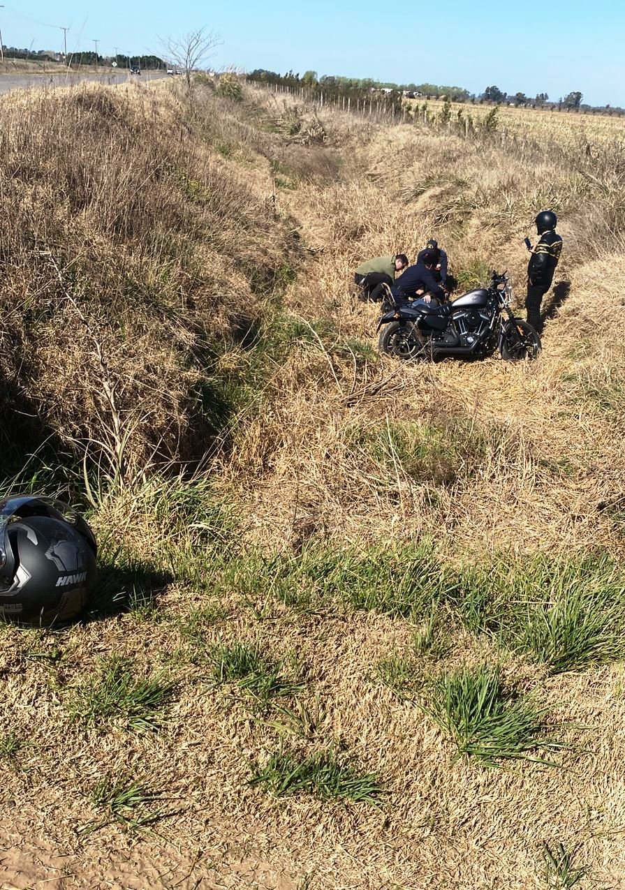 Un herido al despistarse con su moto sobre ruta 43