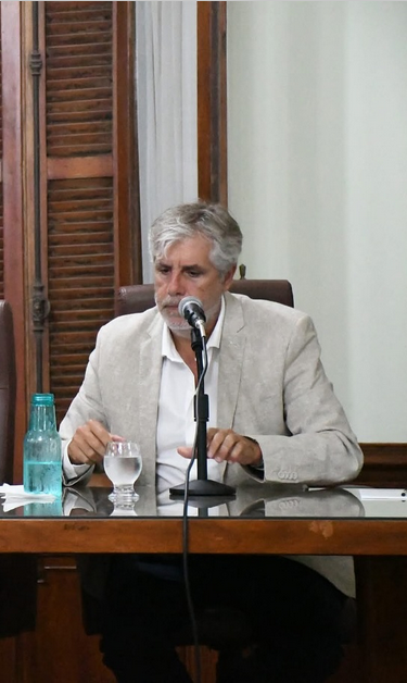 “La ordenanza prohíbe la venta de productos con alta sonoridad en comercios locales pero resulta difícil impedir que un vecino lo compre en otra ciudad y lo haga explotar en el patio de su casa"