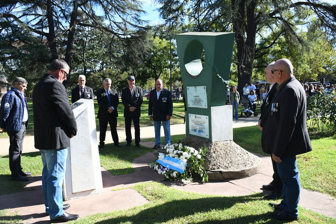 Oscar López: “Han pasado 42 años y los sentimientos son muy encontrados, a medida que pasan los años la causa Malvinas nos llega más profundamente”