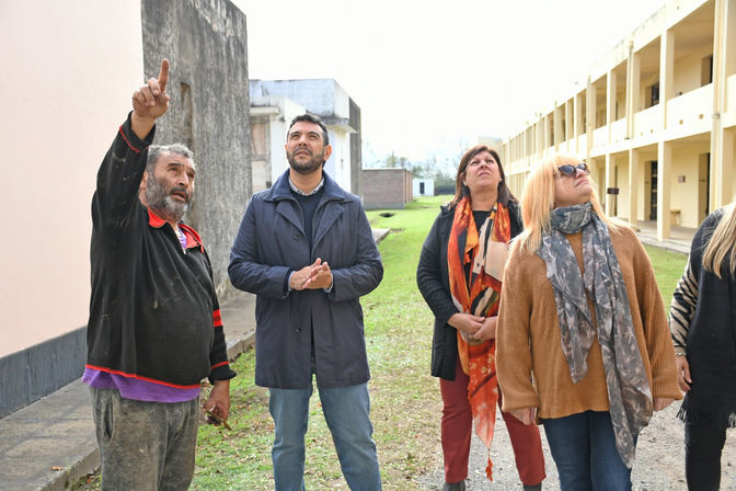 Están llevando a cabo la reparación de los techos del Cementerio Municipal
