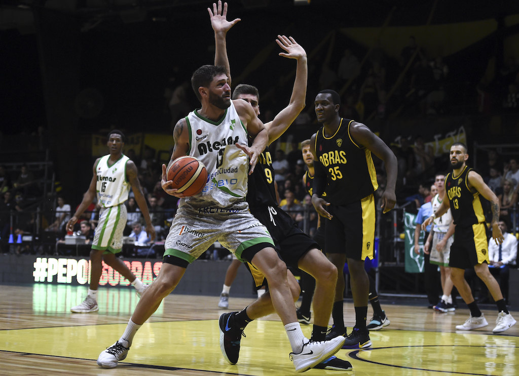 Básquet
Lucas Arn, hoy en Atenas de Córdoba, el chivilcoyano que “jugó en todas las categorías”