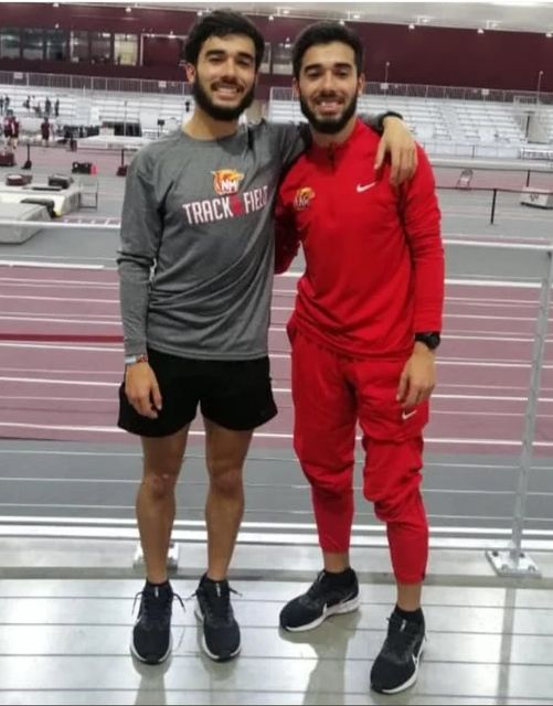 Los hermanos Tomás y Germán Vega en el podio del Juvenil Universitario de EE.UU.
