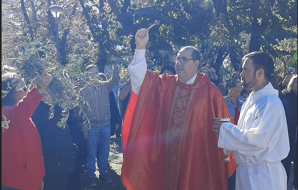 “Una Semana Santa que culmina con el Domingo de Pascuas tan lindo y tan alegre recibiendo a Jesús Resucitado como asimismo resucitando nosotros junto a él, renovándonos de su vida”