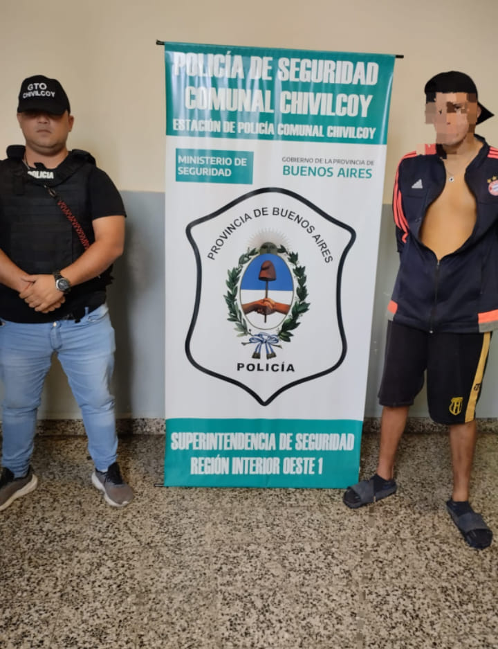 Robó en dos comercios, lo identificó la Policía y quedó detenido.