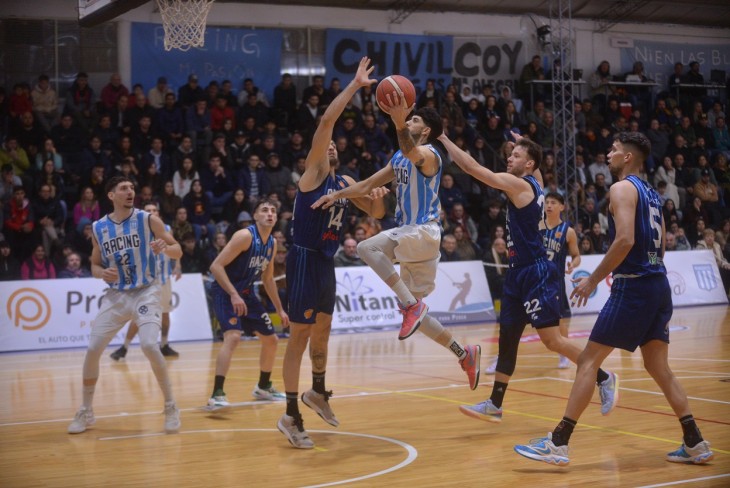 Racing de Chivilcoy ganó y quedó a un paso de la final de la Sur.