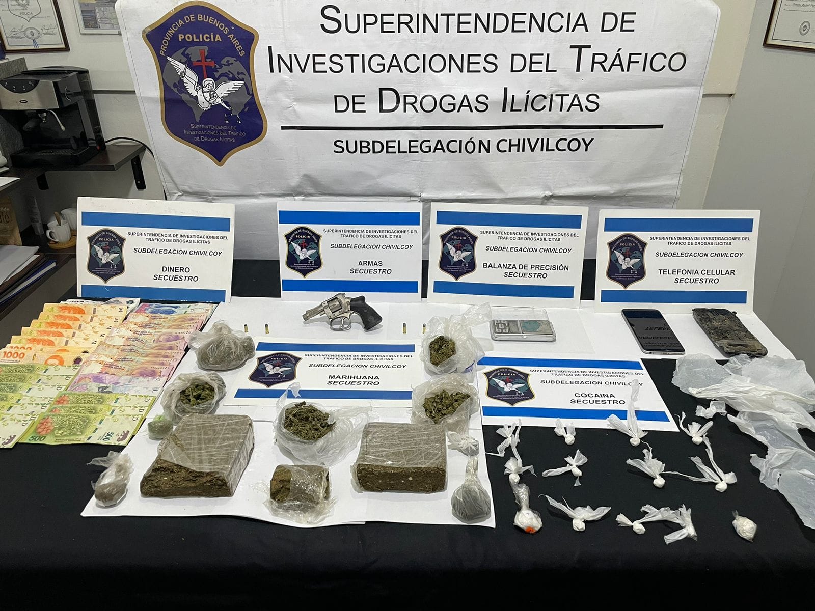 Una persona fue aprehendida en una causa por tenencia de estupefacientes para comercialización.