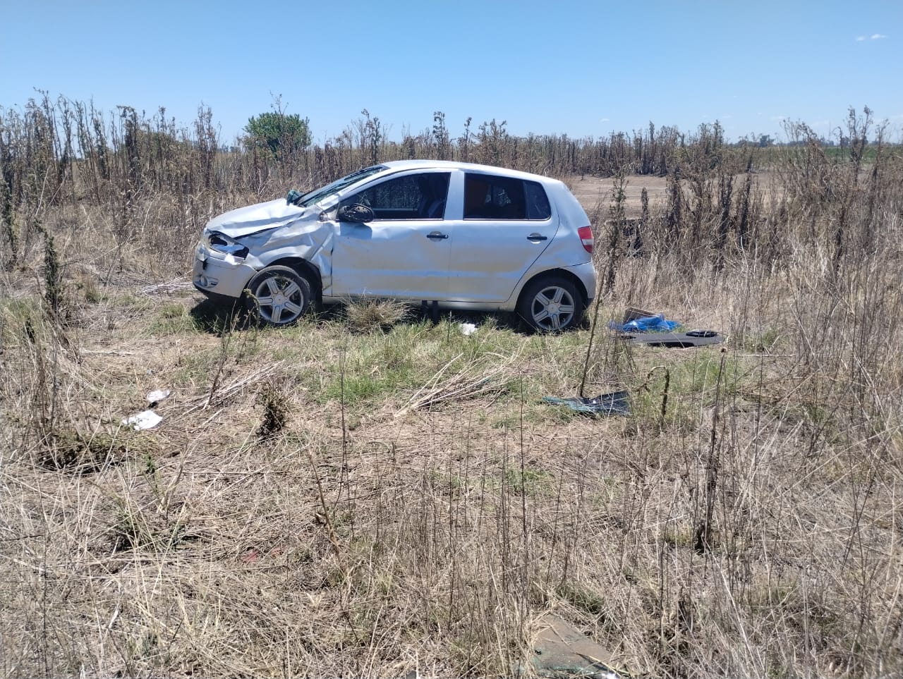 Despiste y vuelco de un automóvil en la Ruta Provincial N° 30