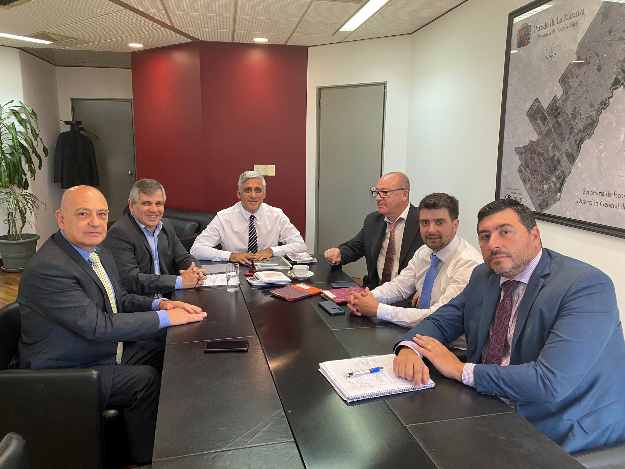 Gestiones 
El intendente Britos y funcionarios municipales reunidos con autoridades nacionales