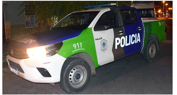 Hubo tiros contra la policía cuando intentaba disuadir a quienes se peleaban y heridos de arma blanca.