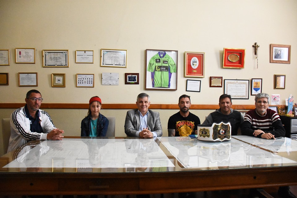 Kick Boxing
Reconocimiento al deportista Isaías Torres
