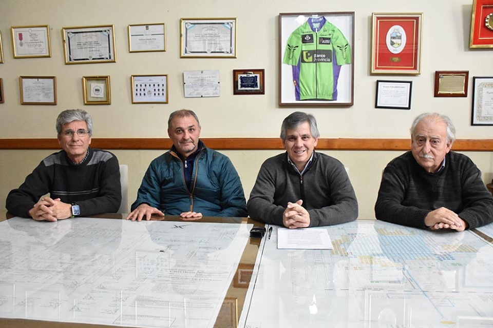 Diez años más 
Firmaron la renovación del comodato del predio ubicado en Pellegrini y calle 11 para